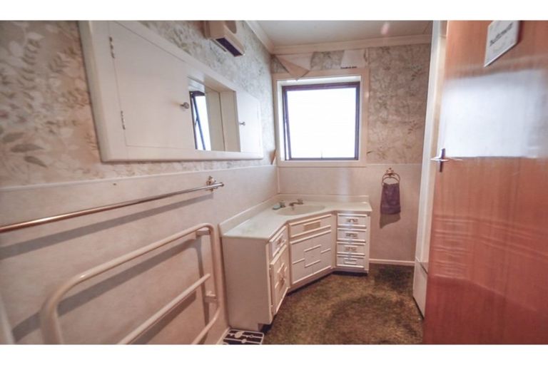 Photo of property in 38 Brydone Street, Edendale, 9825