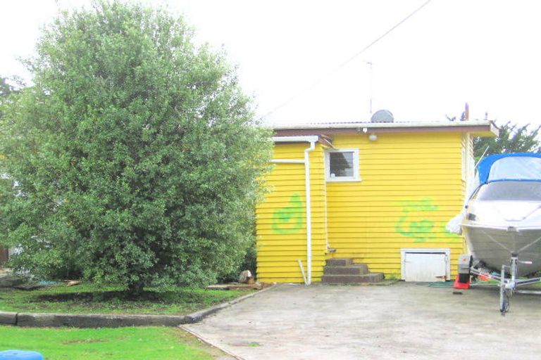 Photo of property in 52 Pohutukawa Avenue, Red Beach, 0932