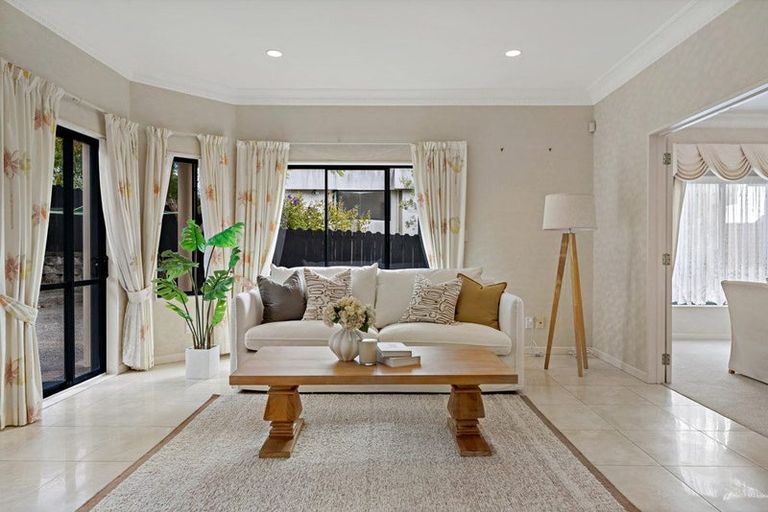 Photo of property in 15 Tumbridge Place, Somerville, Auckland, 2014