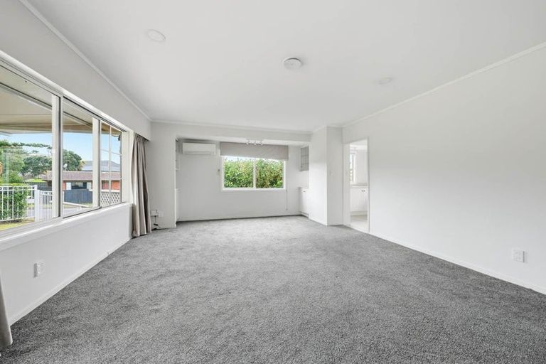 Photo of property in 1/27 Parkhill Road, Mellons Bay, Auckland, 2014