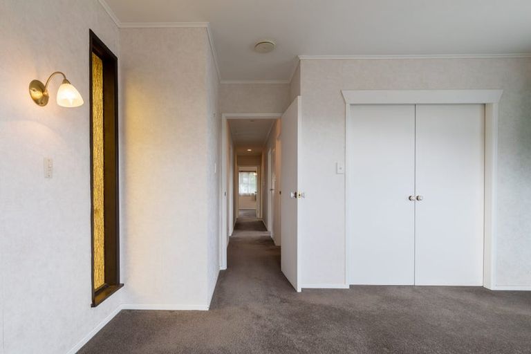 Photo of property in 35 Castleford Street, Green Bay, Auckland, 0604