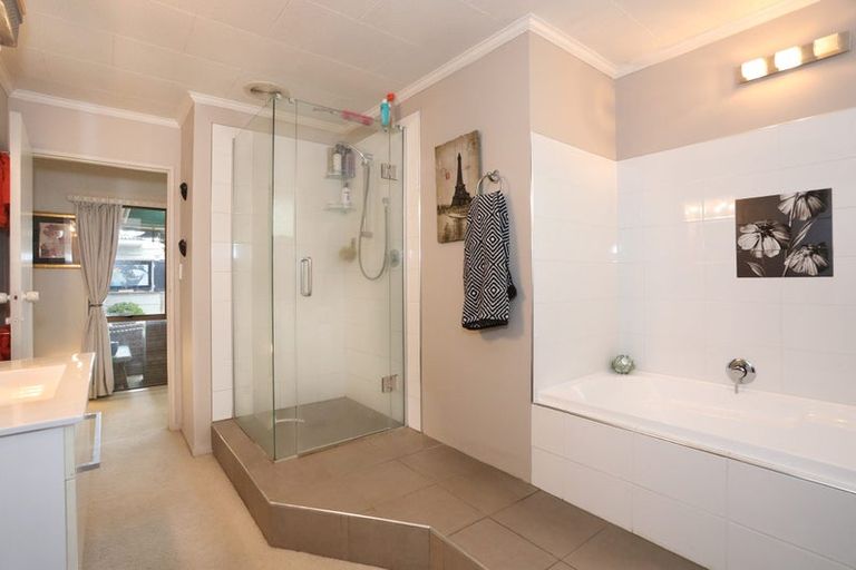 Photo of property in 10 Aitken Street, Bulls, 4818