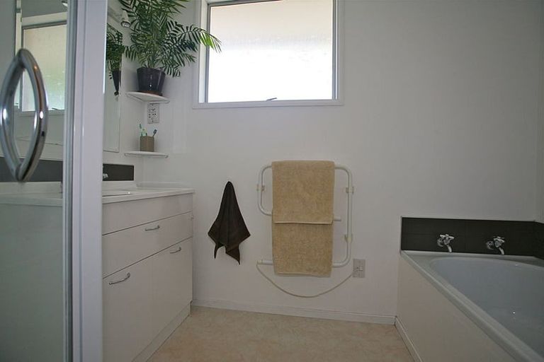 Photo of property in 6 Birdling Place, Halswell, Christchurch, 8025