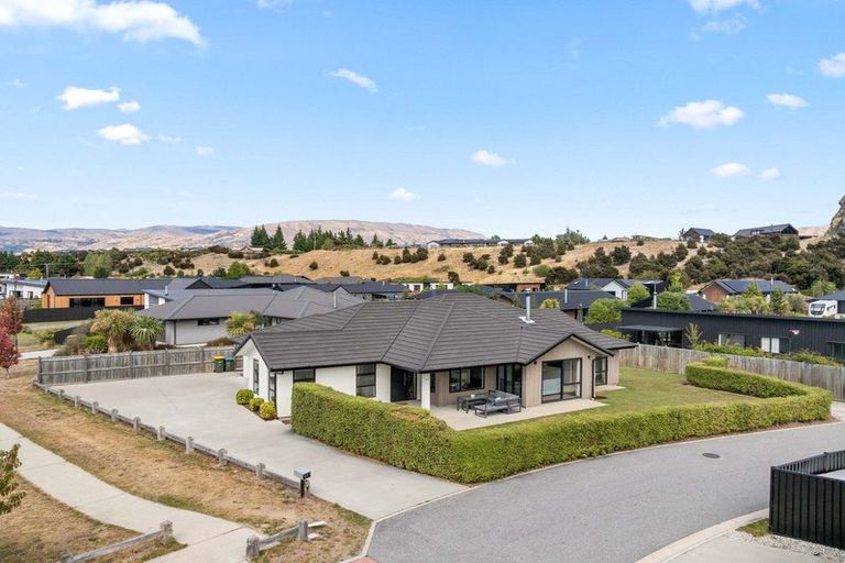 Photo of property in 27 Marbleleaf Lane, Albert Town, Wanaka, 9305