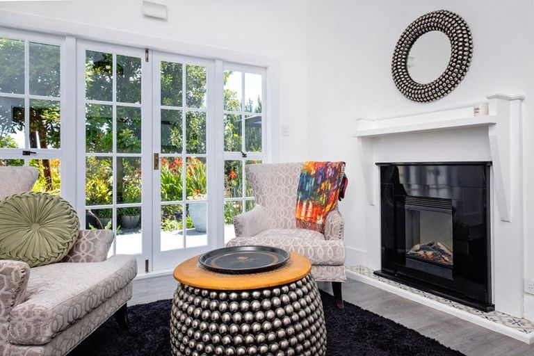 Photo of property in 104 Ferry Road, Clive, 4102