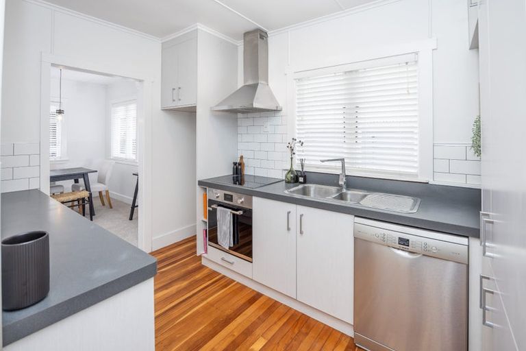 Photo of property in 28 Walsh Street, Forest Lake, Hamilton, 3200