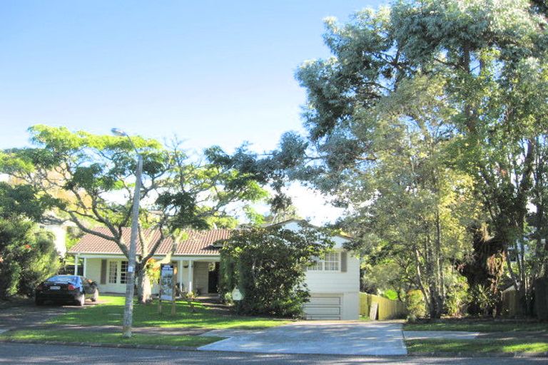 Photo of property in 16 Pickwick Parade, Mellons Bay, Auckland, 2014