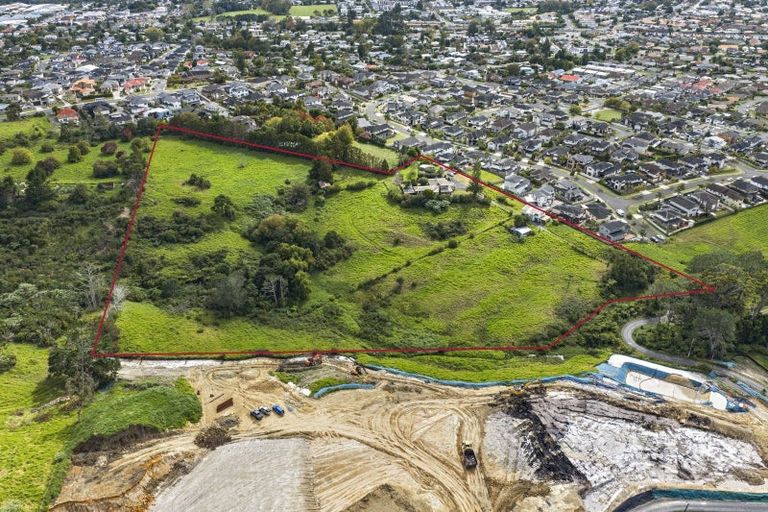 Photo of property in 16 Babich Road, Henderson Valley, Auckland, 0614