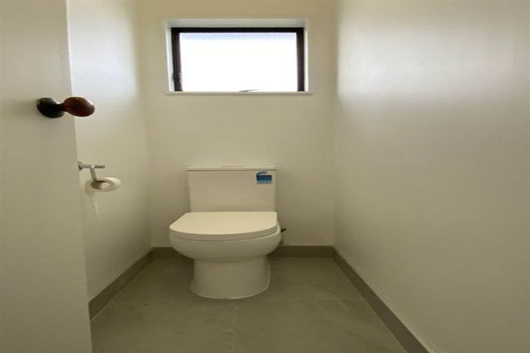 Photo of property in 2/19 Tane Street, New Lynn, Auckland, 0600