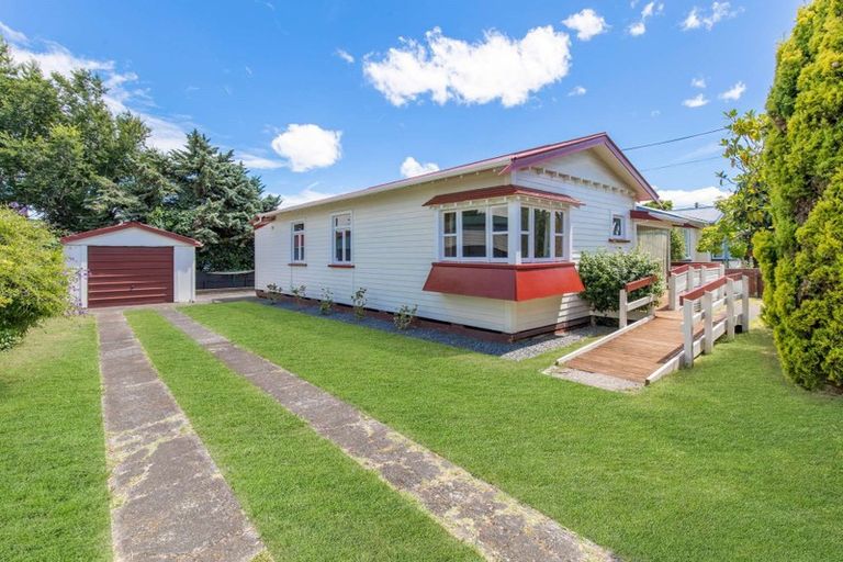 Photo of property in 3 Carlton Avenue, Gonville, Whanganui, 4501