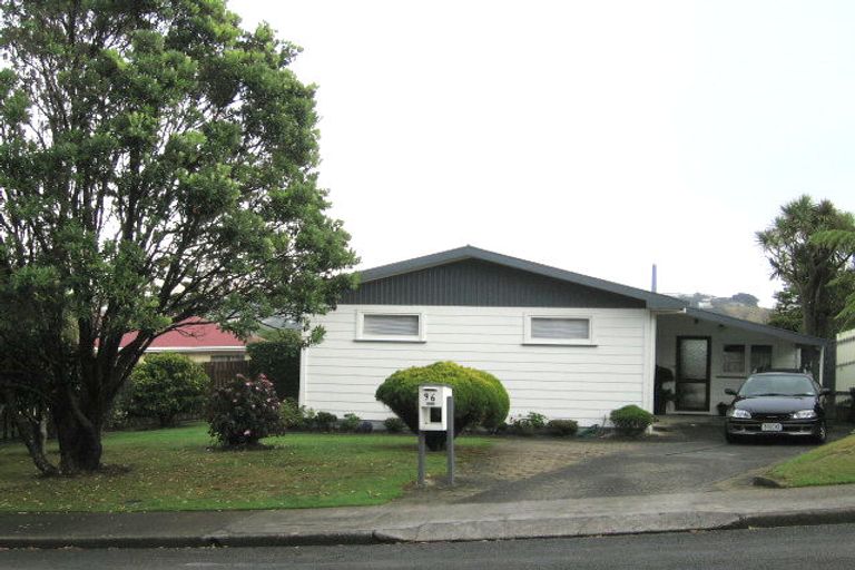 Photo of property in 96 Stewart Drive, Newlands, Wellington, 6037
