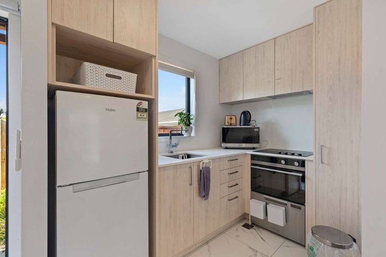 Photo of property in 6/102 Millbrook Road, Sunnyvale, Auckland, 0612