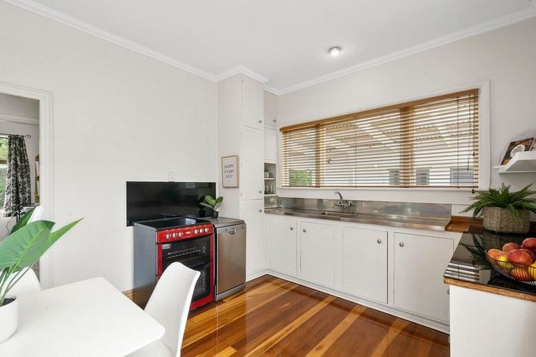 Photo of property in 4 Hillside Drive, Maoribank, Upper Hutt, 5018