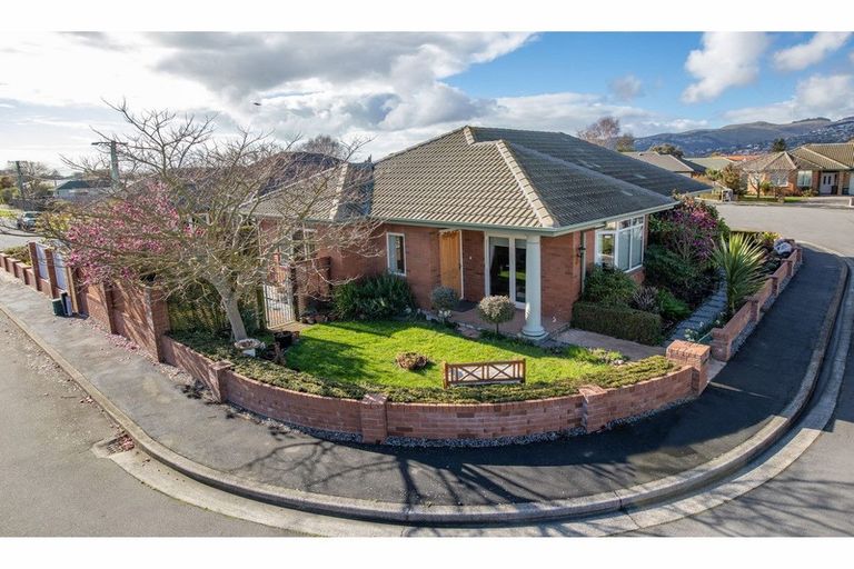 Photo of property in 2 Cherrytree Lane, Spreydon, Christchurch, 8024