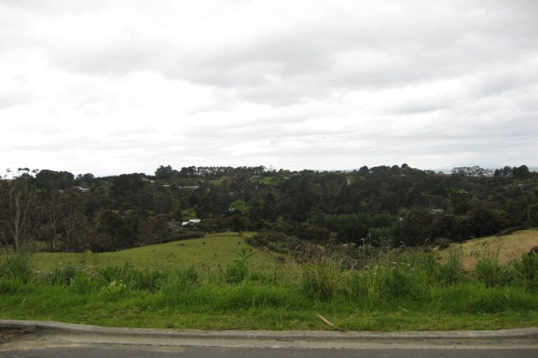Photo of property in 12 Roberts Road, Matakatia, Whangaparaoa, 0930