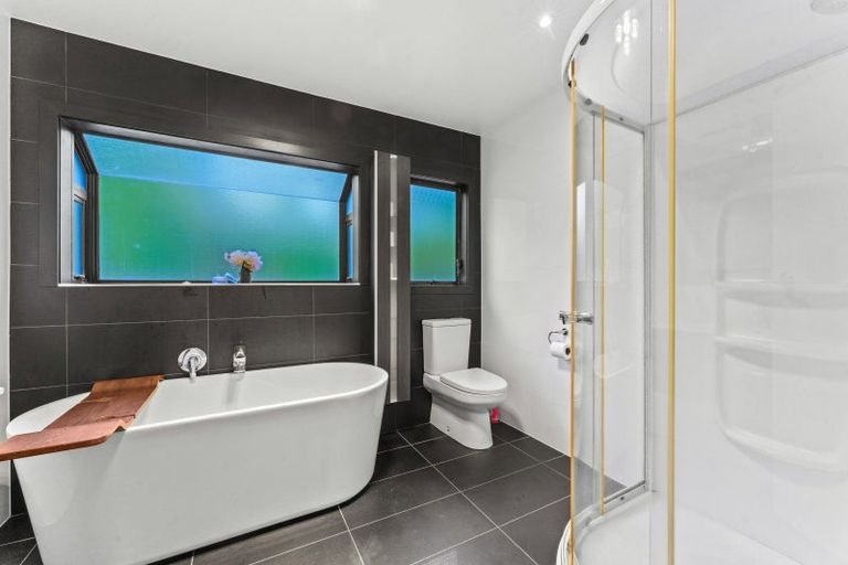 Photo of property in 61 Pemberton Avenue, Bayview, Auckland, 0629