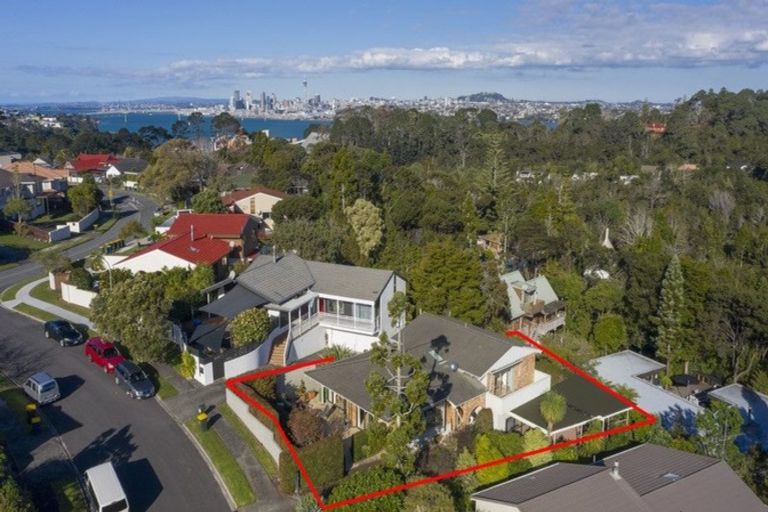 Photo of property in 6 Langstone Place, Chatswood, Auckland, 0626