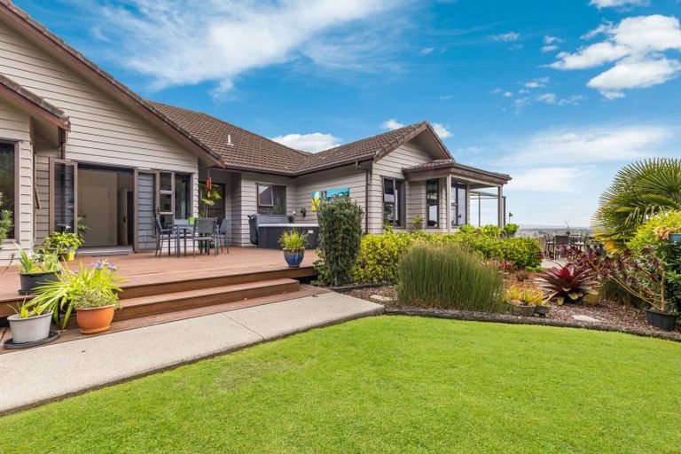 Photo of property in 39 Harry Dreadon Road, Opaheke, Papakura, 2584