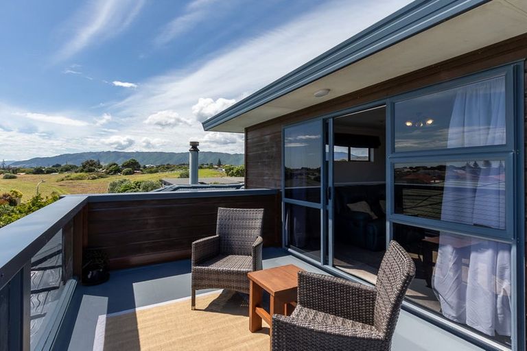 Photo of property in 14 Barrett Drive, Waikanae Beach, Waikanae, 5036