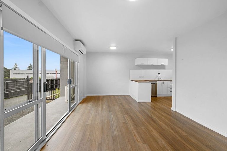 Photo of property in 38c Breakwater Road, Moturoa, New Plymouth, 4310