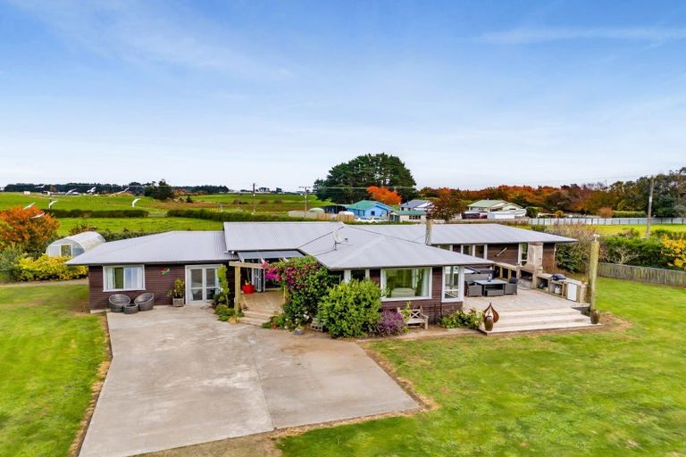 Photo of property in 5883 Mountain Road, Normanby, Hawera, 4673