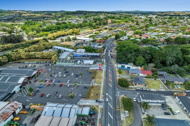 Photo of property in 8 Paerata Road, Pukekohe, 2120