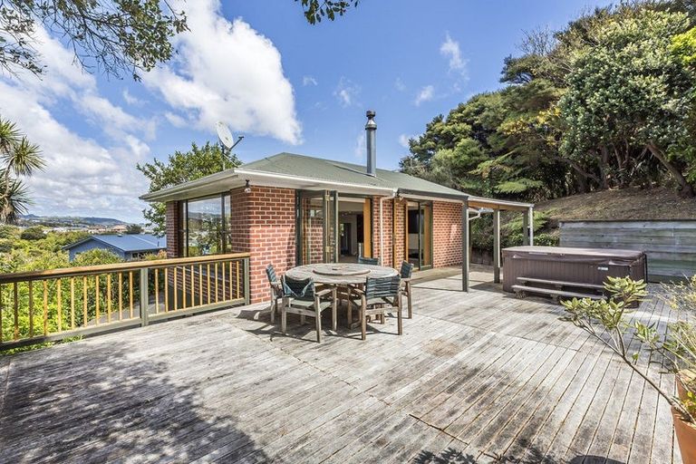 Photo of property in 94 Mana View Road, Paremata, Porirua, 5026