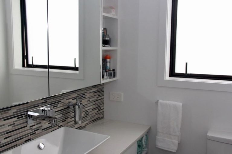 Photo of property in 15 Leeward Drive, Whitianga, 3510