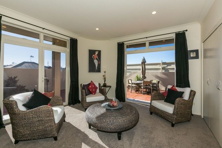 Photo of property in 1b Lincoln Road, Bluff Hill, Napier, 4110