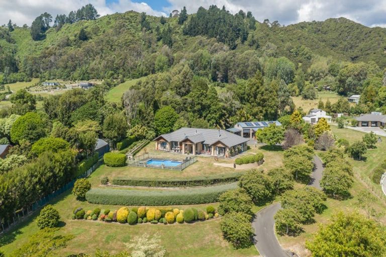 Photo of property in 40 Manakau Heights Drive, Manakau, Otaki, 5583