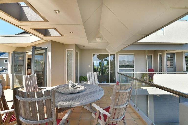 Photo of property in 44 Marellen Drive, Red Beach, 0932