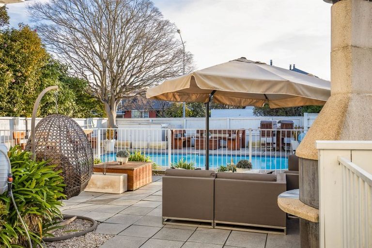 Photo of property in 8 Glandovey Road, Fendalton, Christchurch, 8052