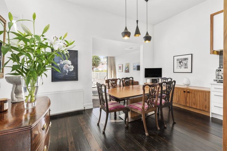 Photo of property in 7 Queen Street, Mount Victoria, Wellington, 6011