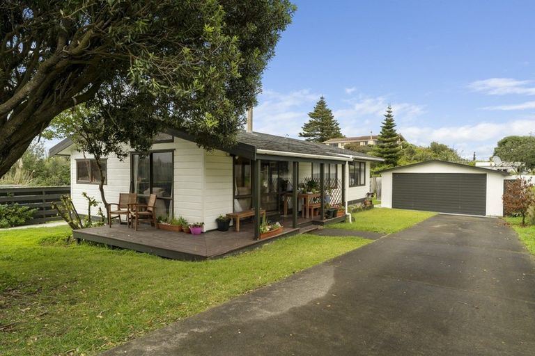 Photo of property in 3 Tasman Road, Otaki Beach, Otaki, 5512