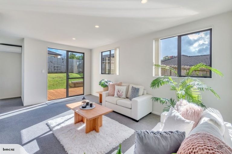 Photo of property in 33 Cityview Place, Massey, Auckland, 0614