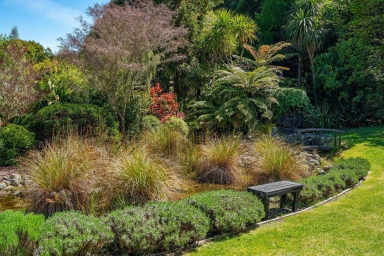 Photo of property in 66 Gillespie Place, Acacia Bay, Taupo, 3385