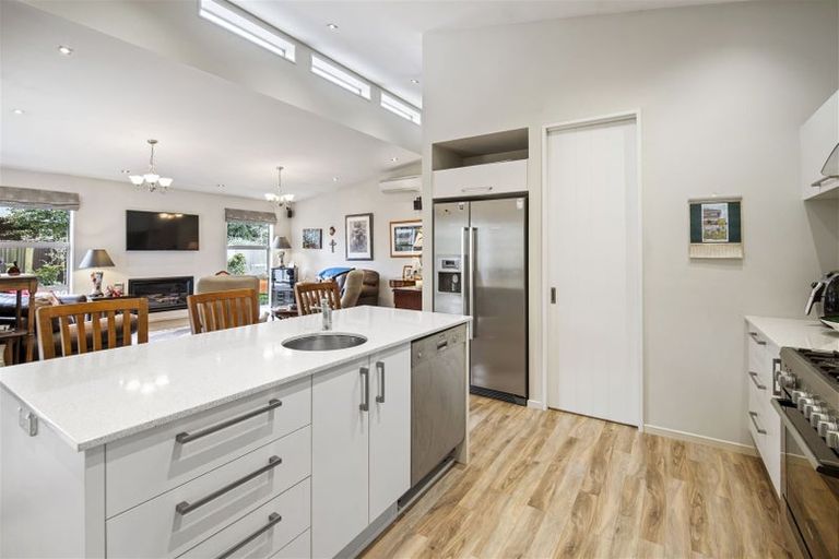 Photo of property in 6 Federer Lane, Bishopdale, Christchurch, 8053