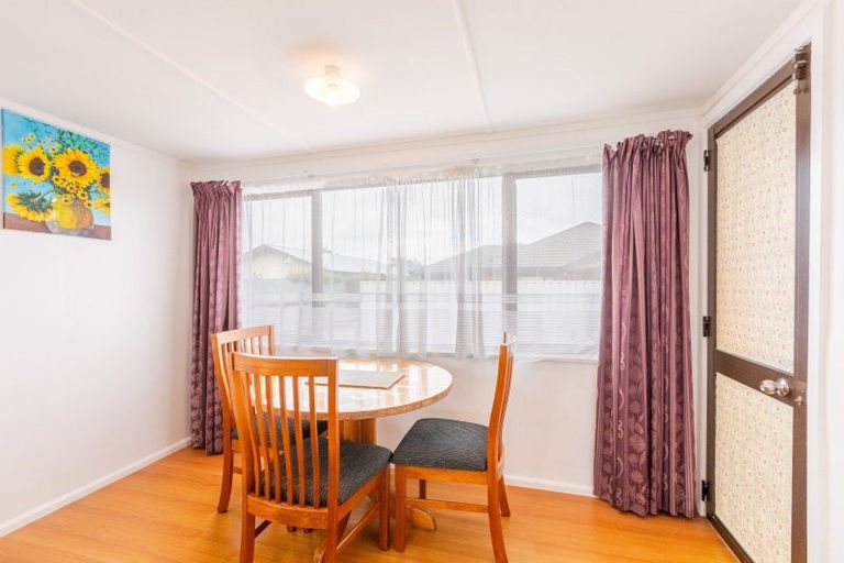 Photo of property in 2 Howard Road, Taradale, Napier, 4112