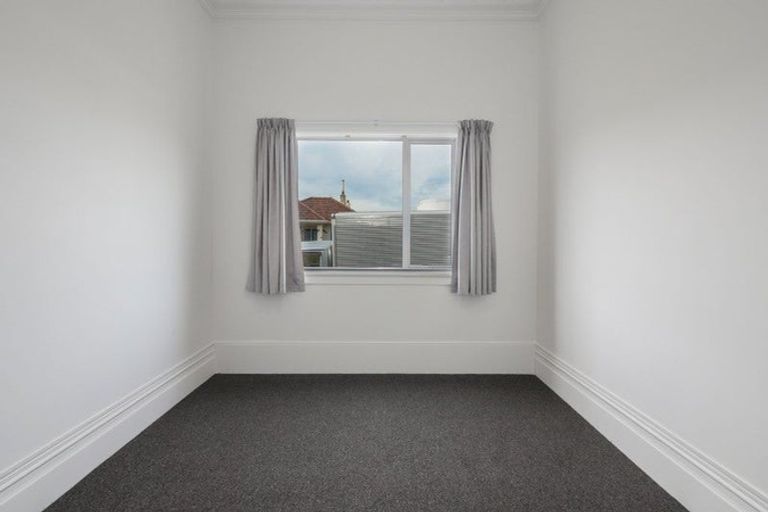 Photo of property in 114 Macandrew Road, South Dunedin, Dunedin, 9012