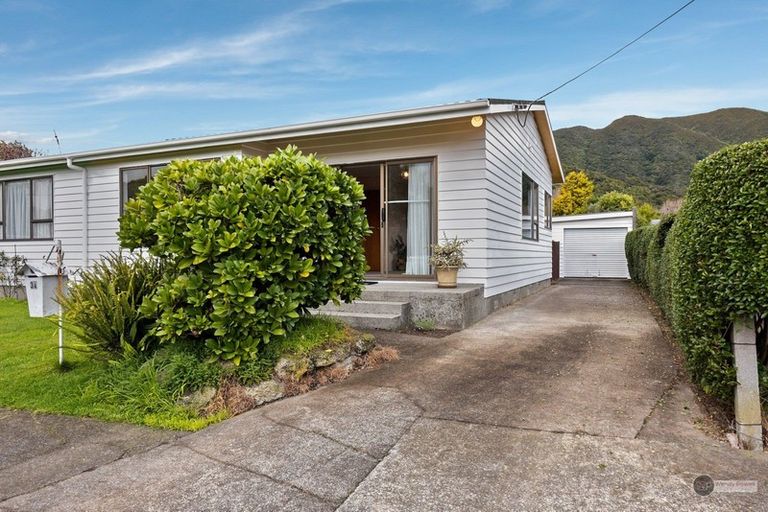 Photo of property in 3a Godley Street, Waterloo, Lower Hutt, 5011