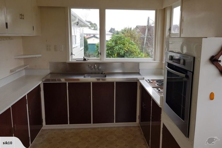 Photo of property in 9a Rewa Terrace, Tawa, Wellington, 5028
