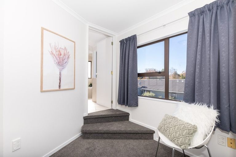 Photo of property in 33 Gilbass Avenue, Hamilton Lake, Hamilton, 3204