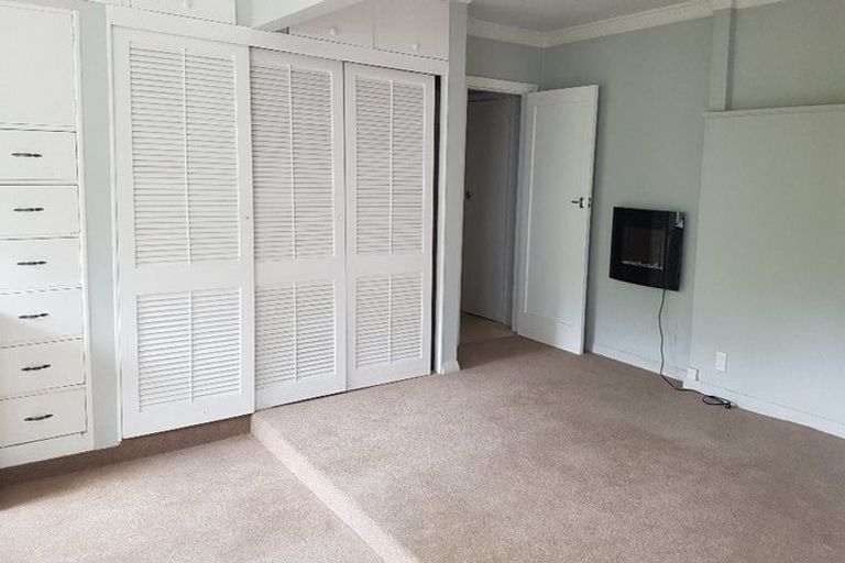 Photo of property in 5 Waiteata Road, Kelburn, Wellington, 6012