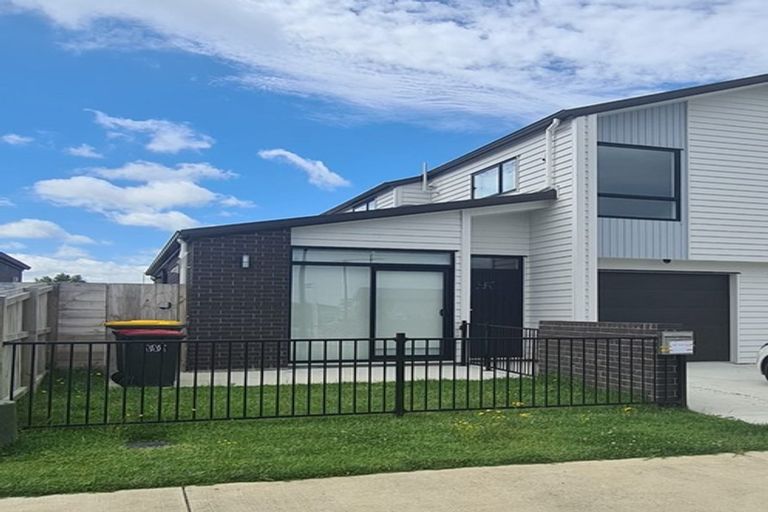 Photo of property in 11 Hoiho Road, Pukekohe, 2120