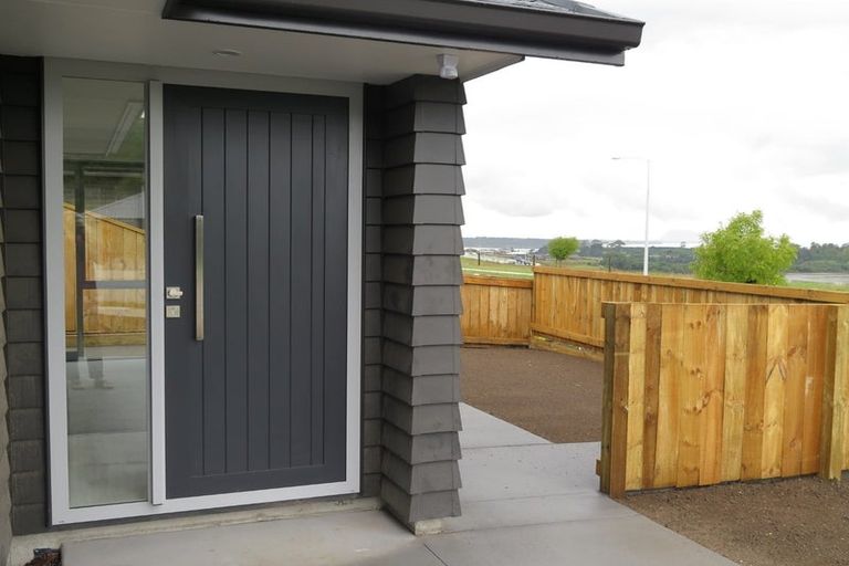 Photo of property in 16 Kahawai Place, Omokoroa, 3114