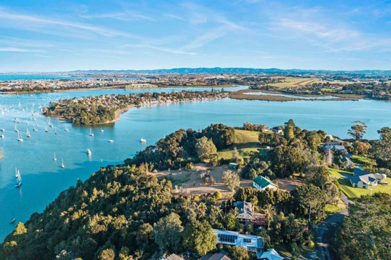 Photo of property in 1 Buckleys Track, Paremoremo, Auckland, 0632