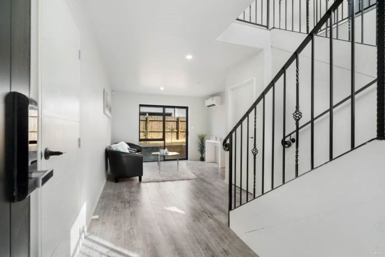 Photo of property in 5 Younger Lane, Massey, Auckland, 0614