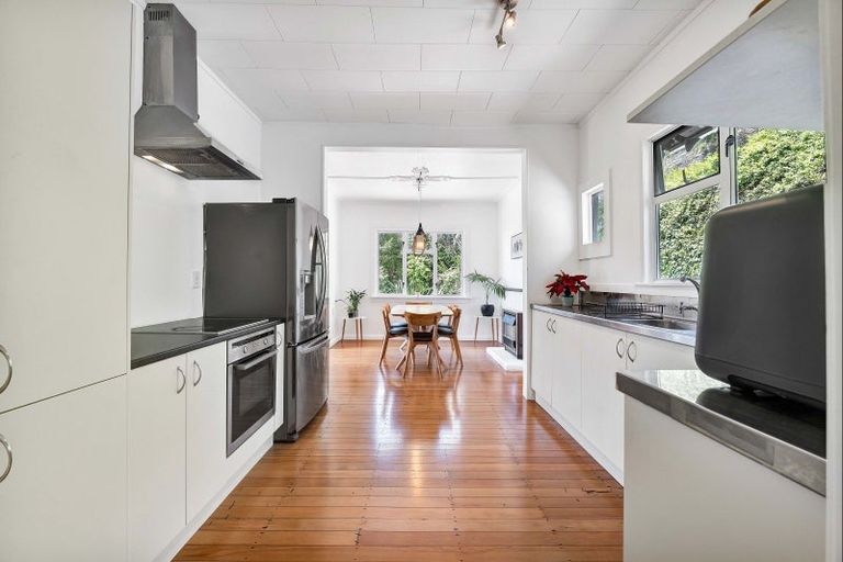 Photo of property in 29 Queens Road, Glen Avon, New Plymouth, 4312