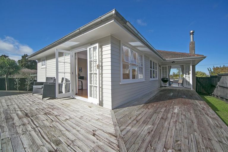 Photo of property in 22 Kapuka Road, Mangere Bridge, Auckland, 2022
