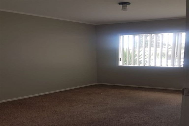 Photo of property in 2 Sunlands Drive, Manurewa, Auckland, 2102